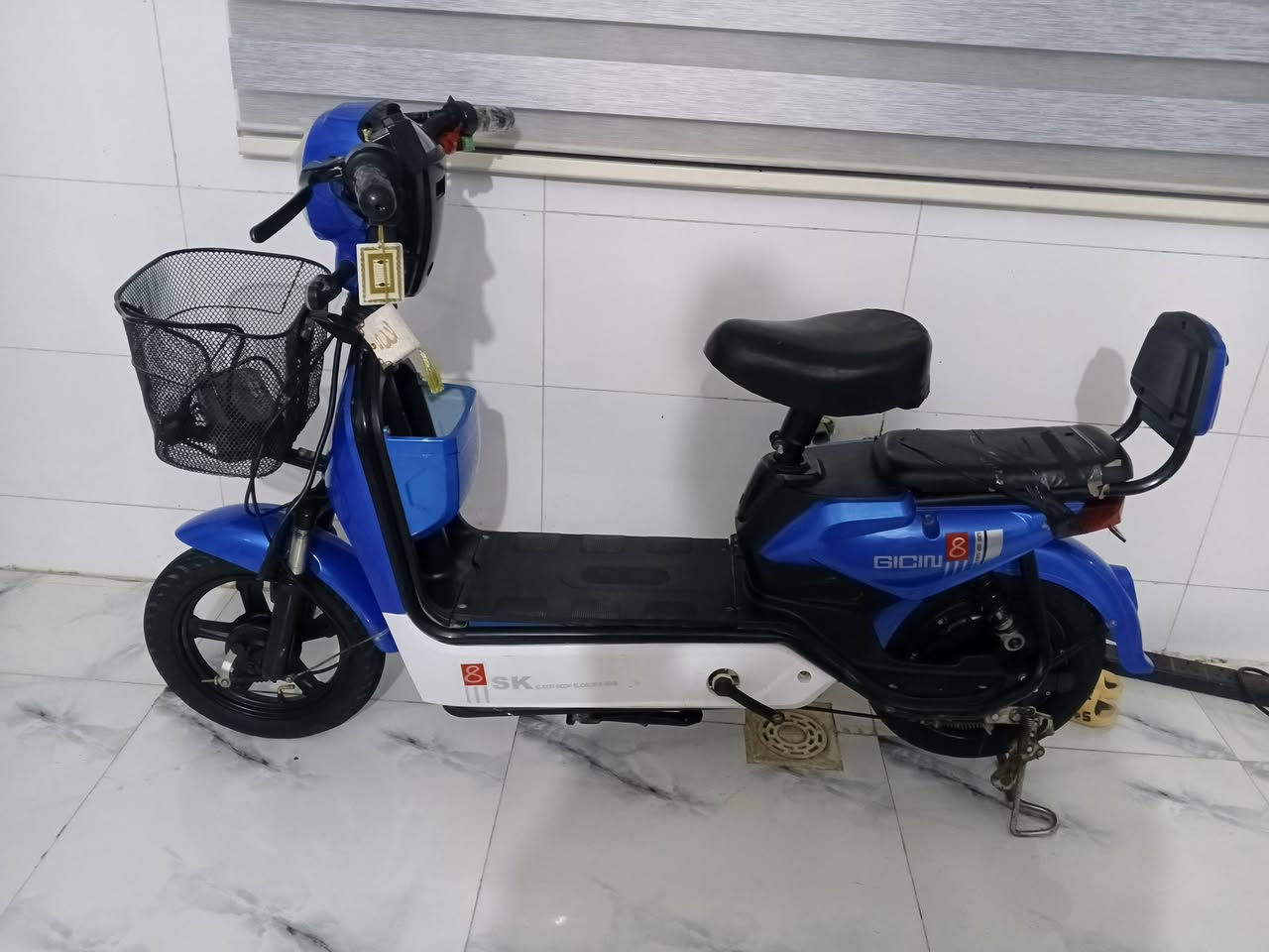 سلام عليكم دراجه شحن البيع حجم ١٤ اربع بطاريات دراجه نضيفه
جهاز انذار لسرقة 
لايت
هورن
شاحنه الاصليه 
شاشه سرعة ١٠٠ حقيقي ٥٠
ستان نص

سعر ٢٠٠ بيه مجال 
المكان الكوت استفسار خاص ❤️🥰🥰


**إذا كنت صاحب هذا الإعلان وتريد حذفه لأي سبب، رجاءا أرسل رسالة إلى الدعم الفني**