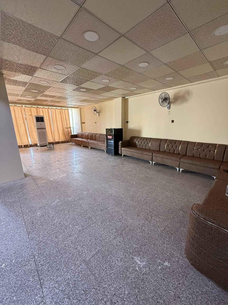 ديوان للبيع استعمال اقل الشهر قيم باليرضه بي الله واخذ 14متر نضيف كلش *********** وتساب
