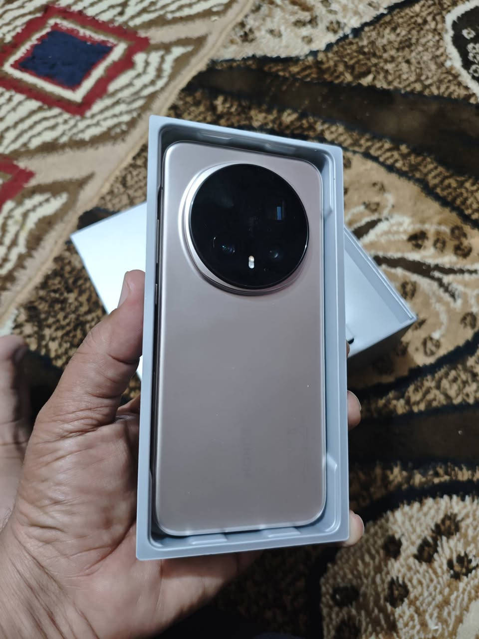 هونر ماجيك 8 پرو بعده بلزگة الشركة
النسخة العالمية
كامل الملحقات
الذاكرة 512
الرام 12
الشاشة أولد
يدعم الشحن السريع بقوة 100 واط
للبيع بـ مليون و 200
أو للمراوس
مكاني بغداد

رقم الهاتف
***********
