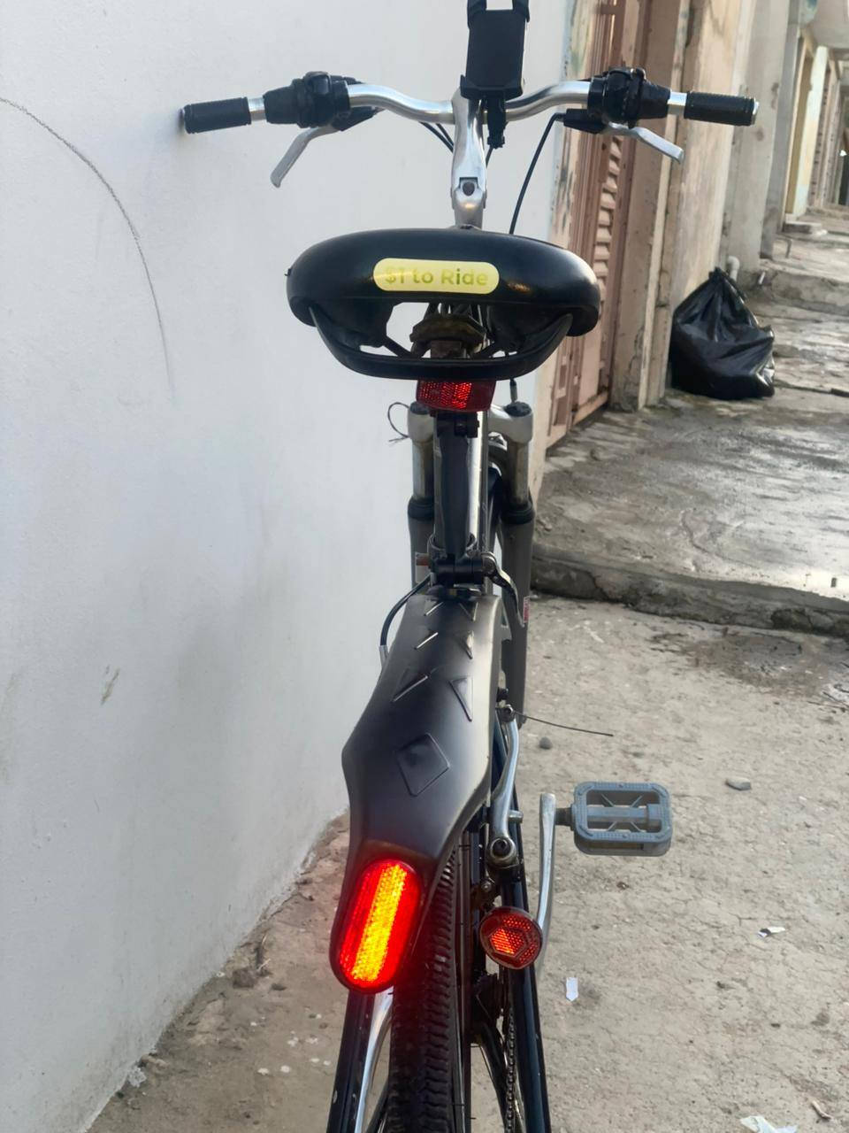 دراجة چيڤوكس ألماني 
سرعة 7×3 فريم المنيوم بالكامل حجم 28 ويل زوم 
.
*********** واتساب موصل
