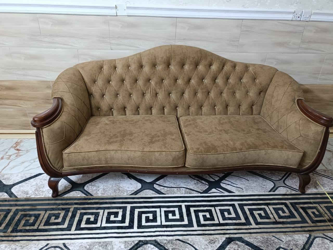 تخم قنفات عشر مقاعد نضيف جدا تركي بغداد قرب سوق اميمه مع سيت طبلات السعر 800بي مجال الطيبين ***********
