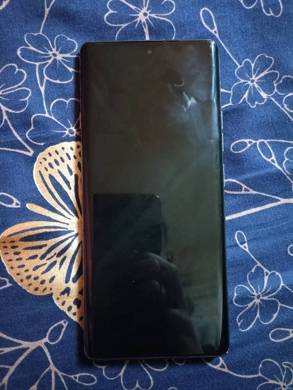 السلام عليكم جهاز ايمن حسين😅 تكنو كامون 40 برو 4g الجهاز مثل ما موضح بالصور بي ضربات بالشاصي فقط و الضهر مالته مفتوح بقيت غراضه بلاديه و اي شي ما مبدل بي بطاريته صحتها 97٪ و الكامره مالته تصويرها حلو و واضح كلش ببجي 60 فريم شاشته بيها شخوط خفيفه مواضحه بالصوره كلش خفيفه ما مبينه الجهاز مفحوص بالذكاء الصناعي و التقرير بالصور
و بدون ملحقات فقط الجهاز بسعر 220 و بي مجال حگ الجيه 
مكاني بغداد الدوره 
موجود واتس اب رقمي ***********