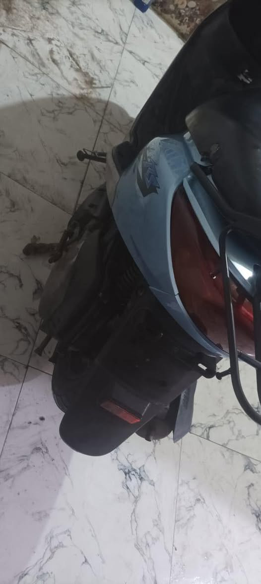 سلام عليكم دراجة بريز شغالة كاملة من كلشي سلف جديد باتري جديد دكم ستيرن جدد دراجة  نكرة دراجة نقصهة لايت أو اشاير سعر 500 اوبيهة مجال عنوان مدينة الصدر/ ***********
