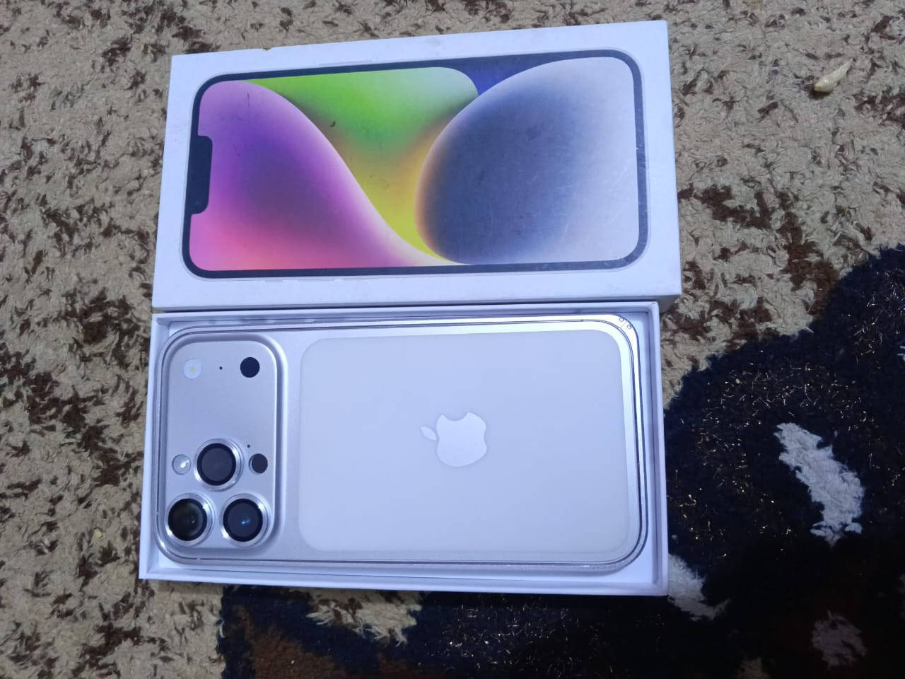 آيفون 14 برو ماكس لونه أبيض بطاريه 96‎%‎ ذاكره 256 نضافه 99‎%‎ مكفول مابي شخط كامل ملحقاته سعره 900 وبي مجال بسيط للشراي مكاني بغداد. ***********
