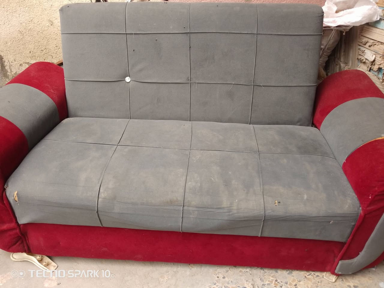 بسم الله الرحمن الرحيم
تخم قنفات نظيف نقص كراسي اثنين فقط للبيع بسعر بسيط 40 الف  للتواصل *********** واتساب ***********
