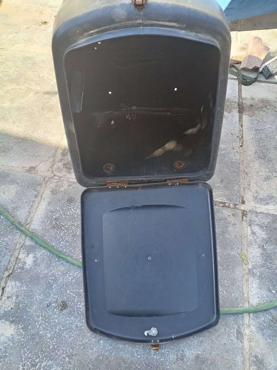 السلام عليكم للبيع صندوك مال دلفري نضيف كامل حتى الراصطه والسبرنكات وياه سماعات بيه السعر ٤٠ بغداد العبيدي هاتف *********** ابو احمد
