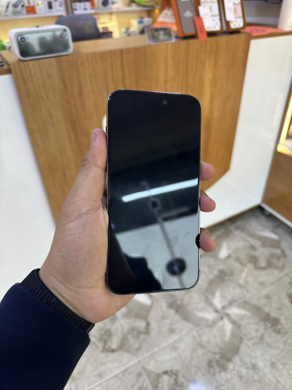 ايفون 14 برو ماكس للبيع فقط
ذاكرة 256

بطارية 95 

شاحن اصلي وياه 

يقبل شريحة الكترونية 

عنوان فلوجة شارع 40 

سعر 775 الف 

***********5
