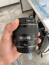 عدسة كانون ٨٥ • نضافة ٩٥٪ • فتحة F1.8