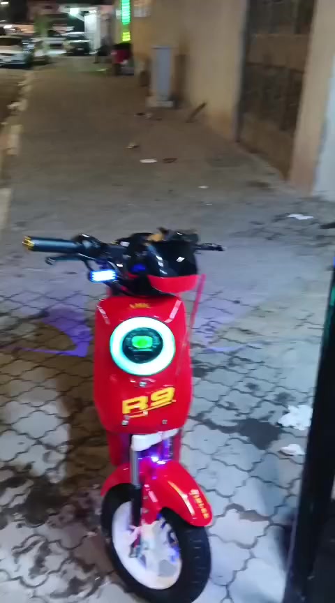 سلام عليكم دراجه R9للبيع موديل 2026الدراجه نقص برغي مابيهه كامله و كلشي شغال بيه بطارياته 32امبير كبار شرط الفحص الدراجه  عارضه ب 475 المكان البصره الزبير للتواصل ***********

