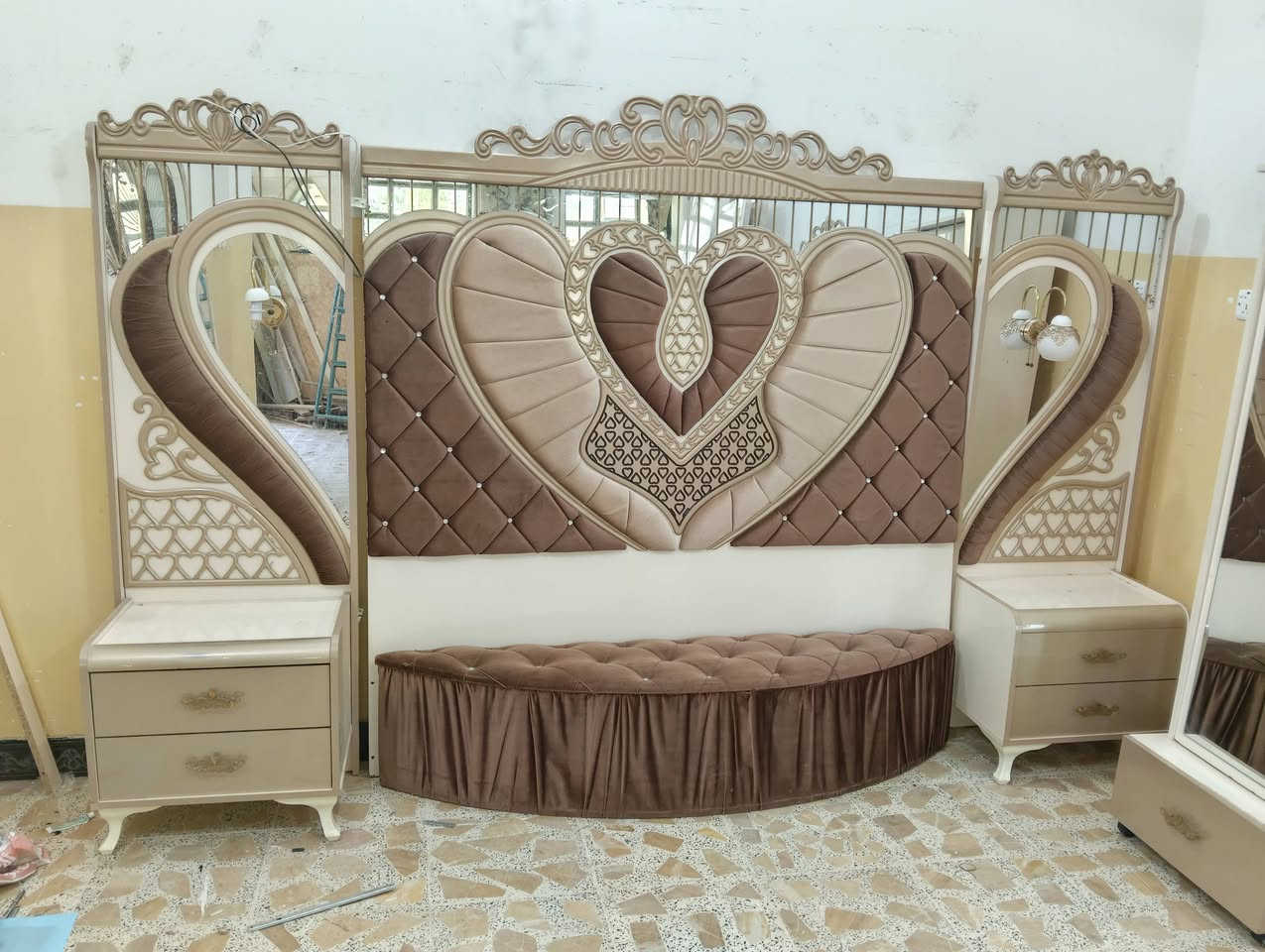 غرفة تركيه نضيفه كلش ملكية 8 قطع صبغ حراري اصلي وبرقي جوي حديد وجام ليزري ولون مميز وخشب ثقيل السعر 600 وبيه مجال بسيط اتصال علا الرقم/***********/***********/ مكان فلوجه
