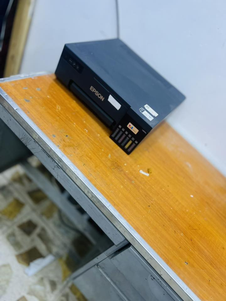 ميز مكتب عدد 2 حديد الثقيل نوعية ممتازة وبحالة جيدة كلش للبيع سعرهن ب100 اثنينهن متواجد ع خاص او الاتصال *********** العنوان يم فلكة الخنساء
