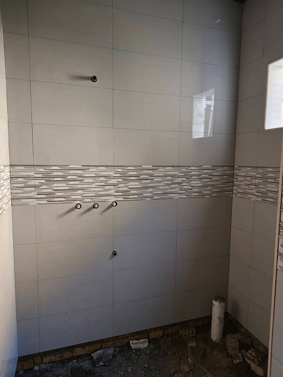 خلفة لتطبيك السيراميك والبورسلين جدران ارضيات دراج متفرغ حاليا***********
