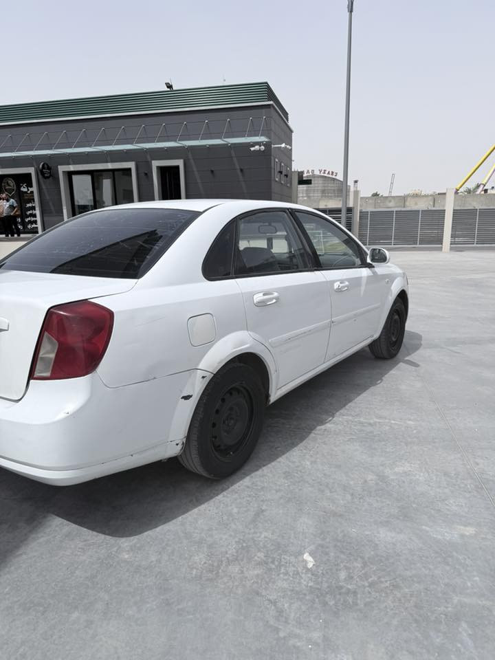 السلام عليكم اوبترا مديل2007 السياره بيه خيط تبخير خفيف كير مابي اي شي تبريد ثلج فقط بيها ضربه بلجاملغ الخلفي حداده مابيها شي رقم بصره وراعيها بلبصره سنويه منتهيه بل25السعر 52وبيها مجال 
الاستفسار اكثر 
***********
‬
***********
