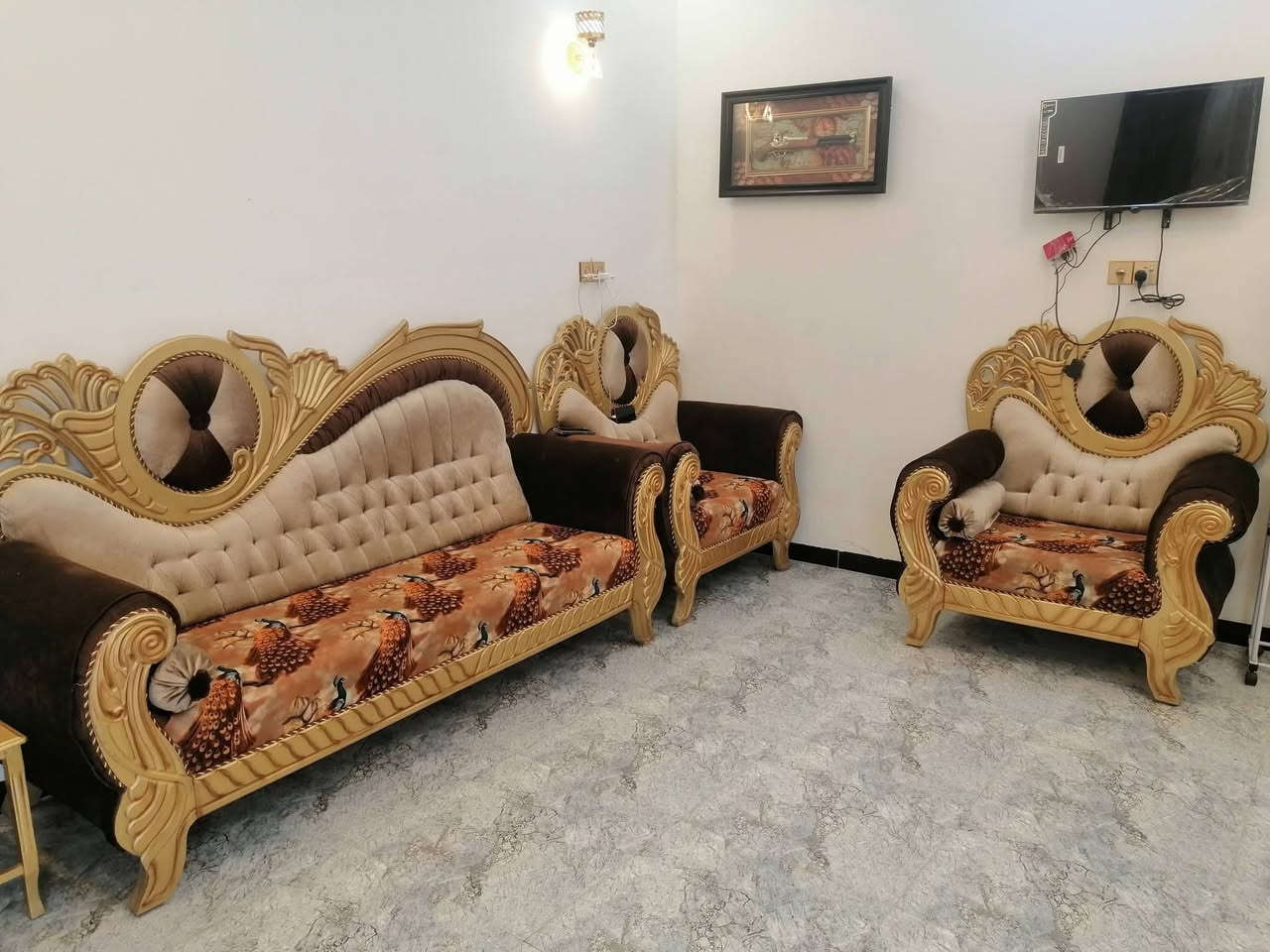 السلام عليكم
دار للبيع
مساحته 200
زراعي زراعي مسجل بلديه
غرفتين  وصاله ومطبخ و دوانيه وحديقة
الطابق الثاني مخزن وصاله
بناء جديد 2024 كلشي جاهز
العنوان قرب جسر ال عمار
حي الجوادين 
يم حيدر الفجيل قريب شارع
***********
