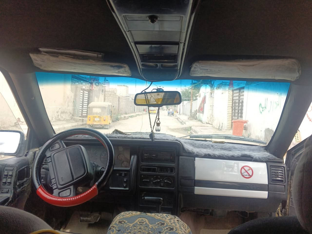 جيب شيروكي للبيع موديل 94 سنويته لتسعه وعشرين مكينه بلاد سعر 45 ***********
