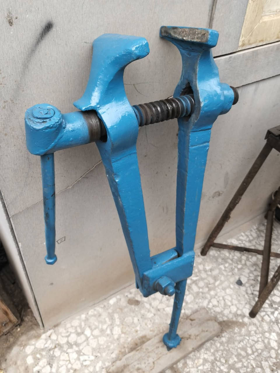 منكنة حدادية حديد قديمة للبيع هاتف *********** مكاني بغداد الزعفرانية
