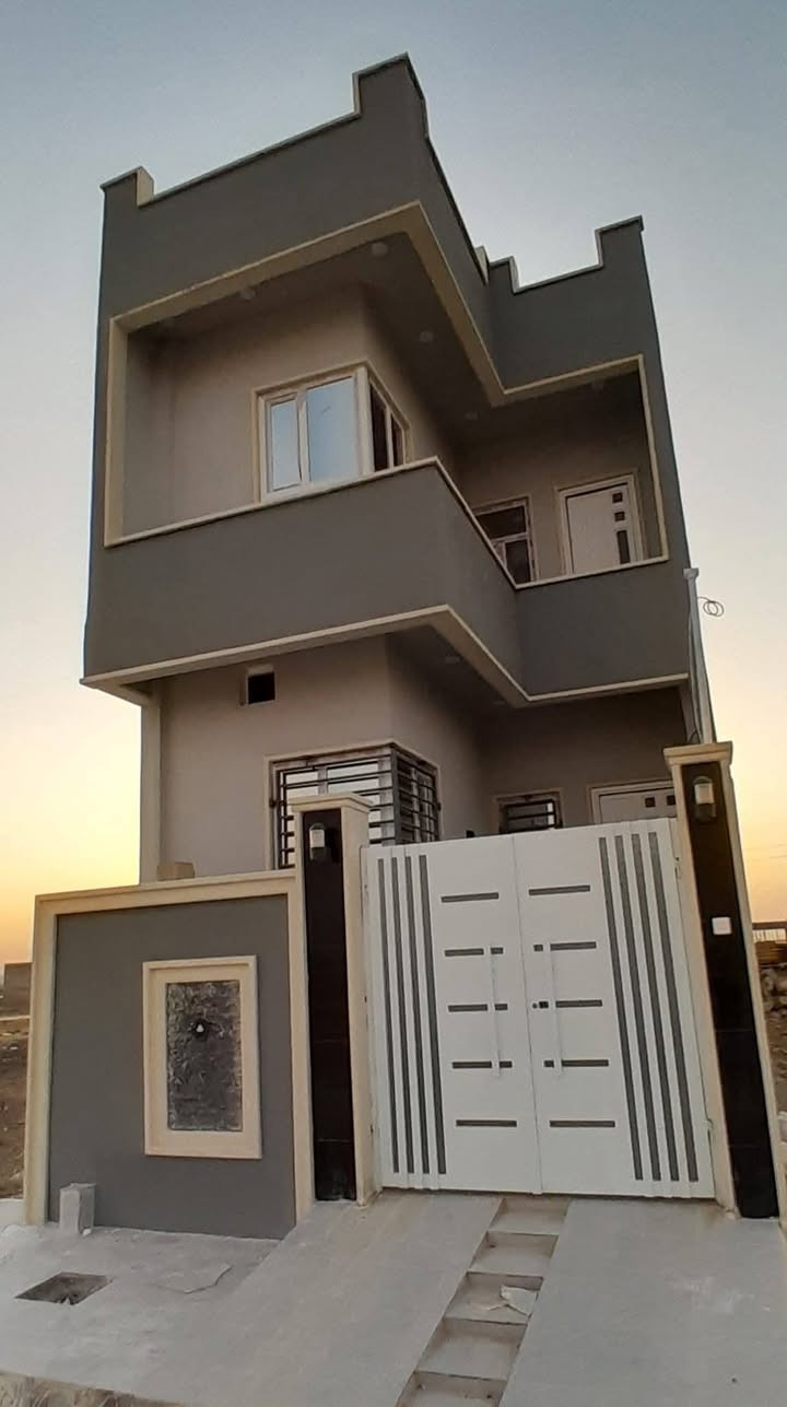 دار للبيع ملحق التربيه الثالثة طابق ونص100 متر 
واجهة 5
عمق 20 
***********
