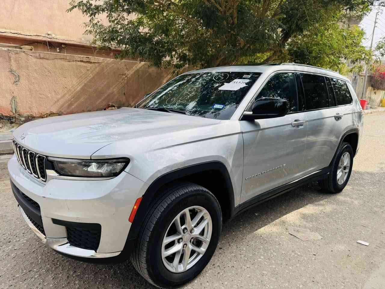 السلام عليكم  جيب كراند  شيروكي  مديل  ٢٠٢٤ فتحه  بالسقف  ٧راكب  ٦ سلندر  شاشه  كبيره  شفتات ستيرن كامره وباقي  المواصفات المعروفه سياره  مكفوله من الصبغ  ولتبديل  فحص  السونار  موجود  وي  لصور  بيع او مراوس  مرقم  بغداد مكان  لسياره  ناصريه مركز المدينه  السعر ٢٩٠ يعني  ٢٩ الف دولار للستفسار اكثر الاتصال عل الرقم *********** موجود وتساب
