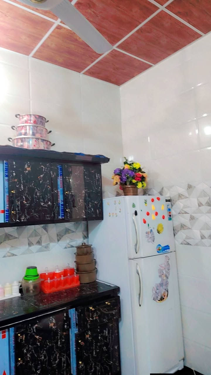 دار للبيع في حي النداء شارع المجمعات مقابيل الاطفائيه ١٠٠ طابقين كامله ودرجه اولئ بناء جديد سند حر لبيت بسم راعيه سعر 115 وبي مجال ***********
