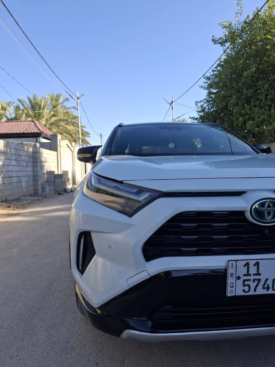 RAV4  2023 XSE HYBRID
BLACK TOP
BLACK EDITION 
ماشية ٤٣ الف مايل 
ارباگ بردة 
ارباك ستيرن راجع كبسولة يعني شغال راجع وكالة
مرقم بغداد بأسمي 
بيها صبغ ربع الجاملغ الامامي اليسار 
السيارة فول مواصفات 
شاحن وايرلس 
كشنات جلد
٥ كامرات 
اشاير بالمري
فتحة سقف 
بصمة ابواب ٤ مع دخول ذكي 
سستم صوت JBL
دمام خلفي JBL
كشن تدفئة 
صندوق كهرباء 
صندوق چلاق ينفتح بالرجل
خزن ميموري للكشن
وبعد بيها هواااي مواصفات 

مكان السيارة بعقوبة 
للأستفسار اكثر الإتصال على الرقم 
***********
