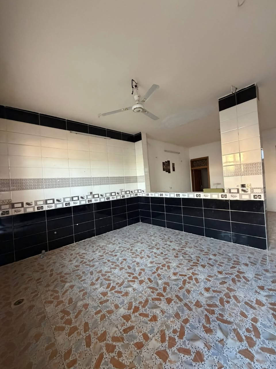 بـ 98 مليون دار للبيع - حي الواسطي طابو صرف 

المساحة 100 م 

الواجهة 5. طابق واحد 

شارع 12 م. سنة البناء 2018

الـِبــٌرجـــــس لَـلــعـقـار
خبرة تحمي استثمارك العقاري – منذ عام 2004

العنوان📍 كركوك – حي الواسطي
قرب عيادة دكتورة سلوى البياتي

📞 ***********

موقع المكتب 👇
‏https://maps.google.com/?q=35.419258,44.343327

نستقبل عروضكم السكنية والتجارية في جميع مناطق محافظة كركوك

‎رابط الگروب الخاص بمكتبنا 
‏https://www.facebook.com/groups/1485688405145852/?ref=share_group_link
