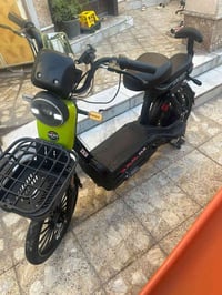 للبيع 4باتري نضيفهه كلش.رقم 07724577421