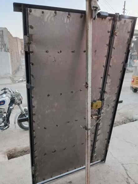 باب طلاكه وربع تفصال حديد ثقيل، سوكي،، سعر 160،،، مكان الرفاعي حي الامير مقابل جامع شيخ محسن، ***********
