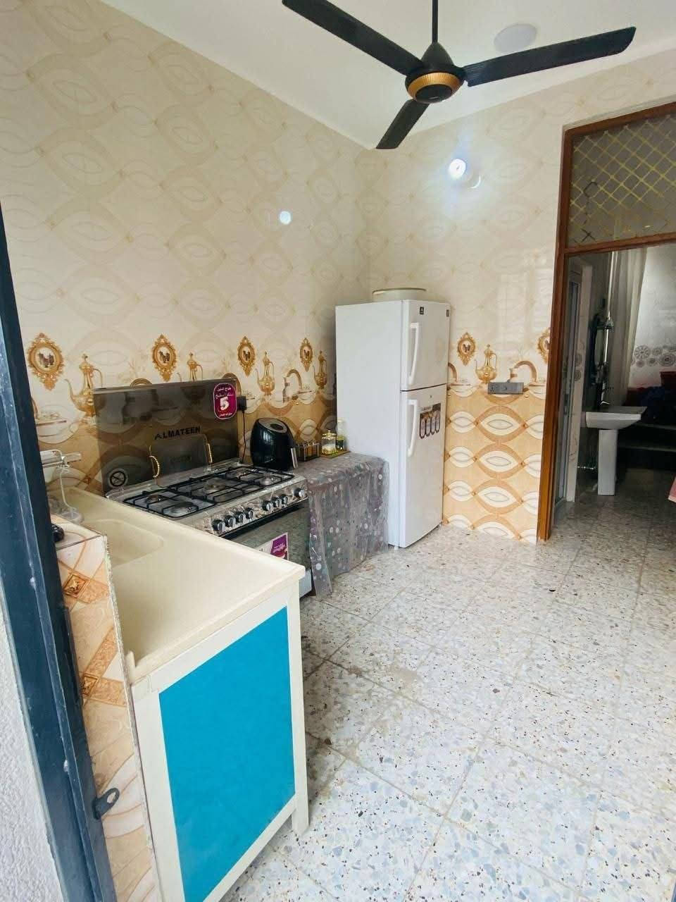 🏠 *دار للبيع - حله حي الزهراء / شارع عبد الله الرضيع* 
 
*المساحة:* 75 متر   
*الواجهة:* 7.5 متر × النزال: 10 متر   
*الطابو:* زراعي سند 25، تحويل مباشر   
*الموقع:* قريب جداً على الشارع العام، عرض الشارع 10 متر   
*المدخل:* يدخل من 3 شوارع 
 
*التفاصيل:* 
*الطابق الأول:* 
- استقبال + مطبخ + كندور 
- مجمع صحيات داخلي وخارجي 
 
*الطابق الثاني:* 
- غرفتين + كندور 
- مجمع صحيات 
 
*الخدمات:* كاملة   
 

📞 *للاستفسار

***********
