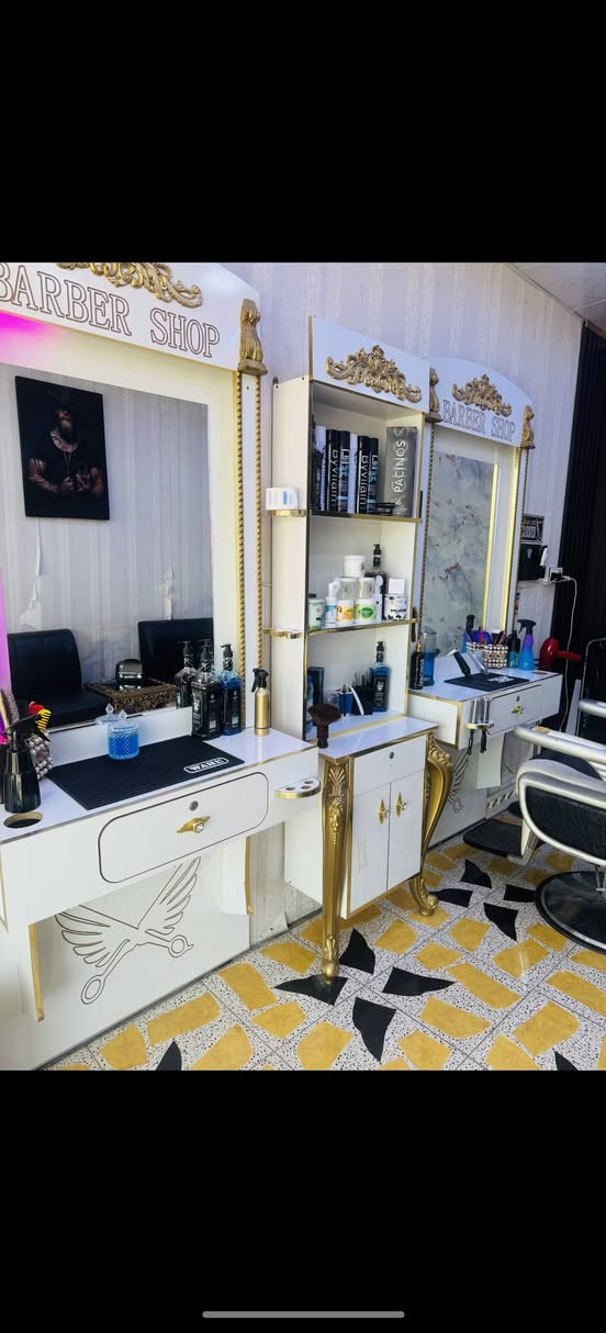 غراض المحل للبيع 
***********
بغداد
