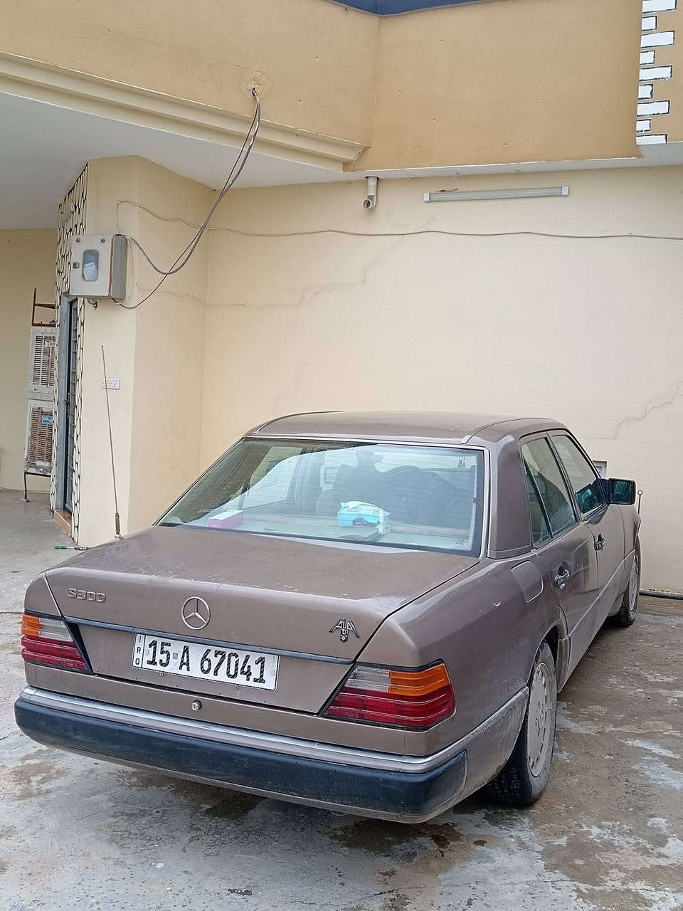 للبيع مارسدس دب محرك 2500 رقم دولي سياره جاهزه شوف العين *********** موديل 1992
