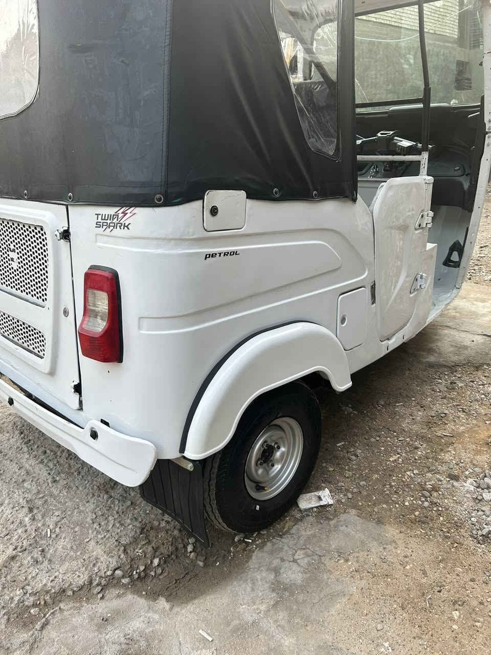 تكتك ٢٠٢١ شهرا ال11
بسمي رقم وسنويه
تحويل ٢ يوم
بيهة صبغ بل لغود واحد مضروب وثاني لجمالية 
سعر ٧٥٠٠وبيها مجال
مكاني بغداد العبيدي مكينة مفتوحة 
***********
