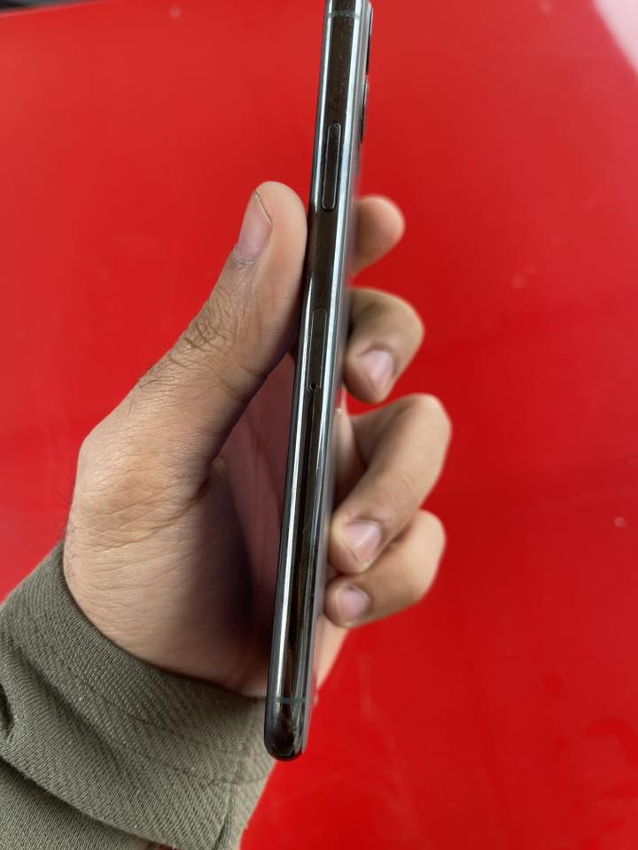 ايفون 11 بروماكس ذاكره 256 بطاريه 72 مبدل شاشه اصليه فقط السعر 300 الف مكاني البلديات او شارع فلسطين ***********
