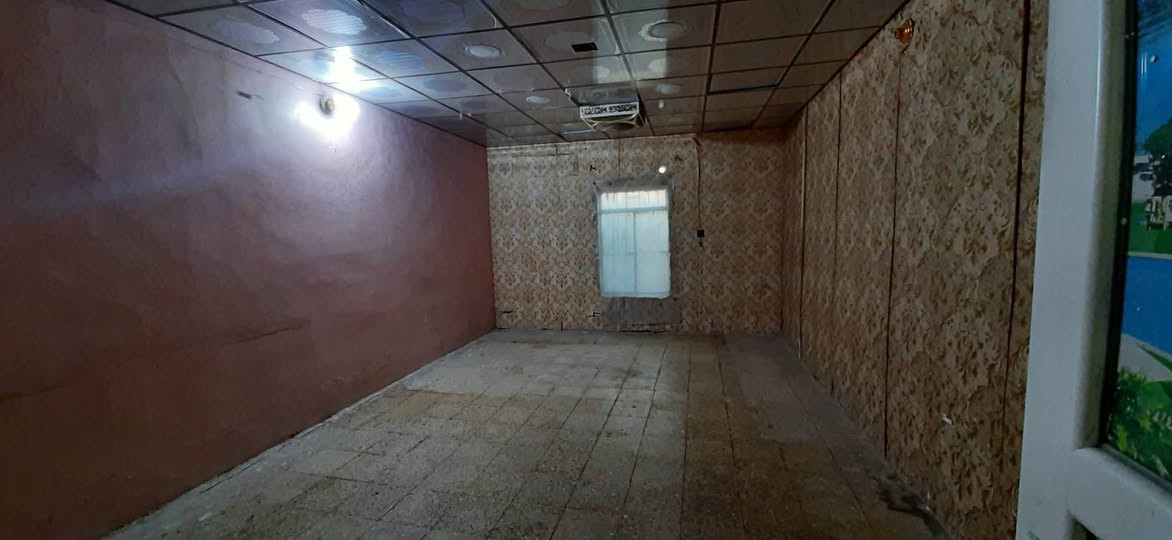 مشتمل طابق أول للايجار في كربلاء شهداء حي الموظفين خلف مجمعات الإنشائية و قريب من وجامعة كربلاء حي الموظفين 

يحتوي على 
غرفة نوم كبيرة 
صالة 
مطبخ 
صحيات 
مساحة من السطح (طارمة)

الخدمات 
خط مولد ذهبي 
سخان ماء 
تانكي ماء 

 يصلح لعائلة صغيرة 

الإيجار ٣٠٠ الف شهريا 

للتواصل *********** ابو حسن
