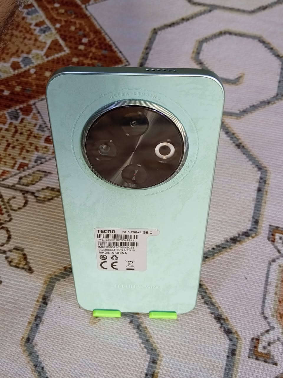 السلام عليكم الجهاز للبيع 
*اسم TECNO SPARK 30C*

*المواصفات:*

- اسم الجهاز: TECNO SPARK 30C
- الطراز: TECNO KL5
- وحدة المعالج المركزية: Helio G81
- الذاكرة العشوائية (RAM): 4.00 GB + 4.00 GB (ذاكرة وهمية)
- الكاميرا الخلفية: 50 ميجابكسل ثنائية
- الكاميرا الأمامية: 8 ميجابكسل
- البطارية: 5000mAh
- الشاشة: 720×1600
- نظام التشغيل: Android

*الحالة:* جهاز جديد ، على وضع  الشركه متوفرة كل لملحقاته 

*السعر:* 250,000 وبيه مجال   
*الموقع:* (بغداد عبيدي )

*طرق الاتصال:*
- الهاتف: ( *********** )

*ملاحظة:* ممتواجد واتساب
