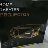 (Projector) طراز CAIWEI A10Q. بدقه عاليه فول HD يتميز بدقة عرض يدعم 4K...