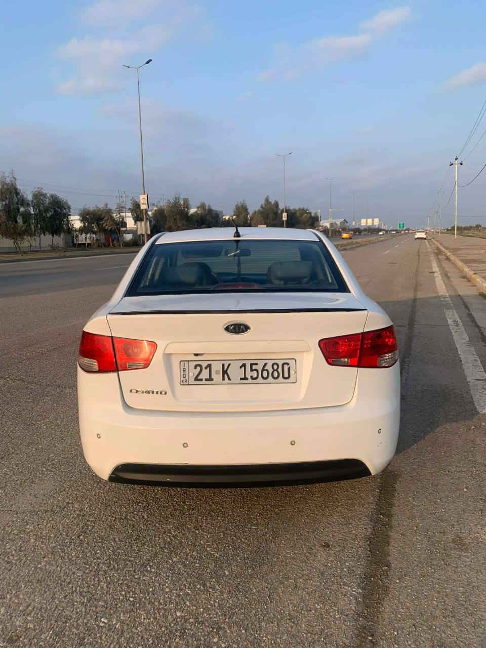 كيا سيراتو 2012
بونيت و جاملغ بخ بدون دواخل 
مواصفات 
٦ گير 
مراية شفت 
حساس
كاميرا  
شاشة ايپاد 
ماشي 182 الف 
بطاقة بنزين موجود
سنوية جديد لحد 2027 
سعر 103مجال بسيط 
مكان كركوك 
*********** 
***********
