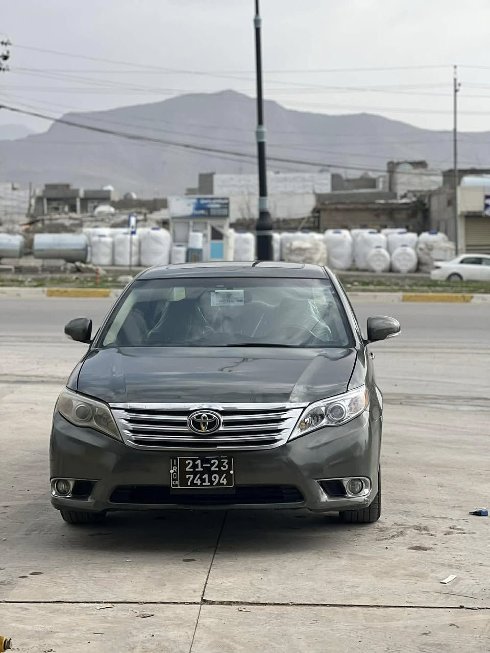 سەرەتا بەناوی خوا
نەرمە لۆن واتا ئەڤە لۆن 

رێک شەریکەیە 

دەعامی بۆ دەعامی بە شەرتی هەزار فیتەر 
سەیارەکە ئی مالەوەیەو چرکەی تیا نیە 
پێشو پشتی کەپسە 
 بەسمەیە 
سڵایتە 
کوشن ساردو گەرمە 
کوشن غەزنە
کامیرای دواوەی هەیە
برێکی بەستراوە
پاتری تازە گۆراوە 
جوار تایەی لۆک 
160 هەزاری هەقیقی رۆشتوە 
بۆ شوختو چالو قەپو قوپ مەگەرێ
مەودای دو بست لە پێشە سەقفەکەی مەیلەو کەجەل بوە
سەیارەکە زۆر زۆر بێ مەسرەفە 
چرکەی تیانیە ماشاللە 
سعری 72معامەلەکی کەم

***********

***********
