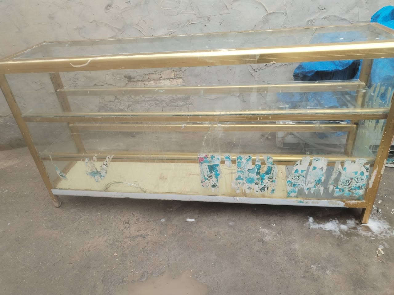 سلام عليكم عندي هاذ المعرض مال محل الطول مترتين جديد ما تواجد عله الفيس هاذ رقمي
***********
