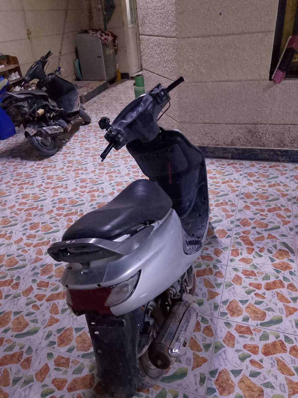 السلام عليكم اخوان دراجة فراشة البيع دراجة نضيفة المكينة مفتوح كهربائيات شقاله ناقصها باتري السعر 400المكان بصره ابل خصيب شارع ابو كوصرا الرقم ***********
