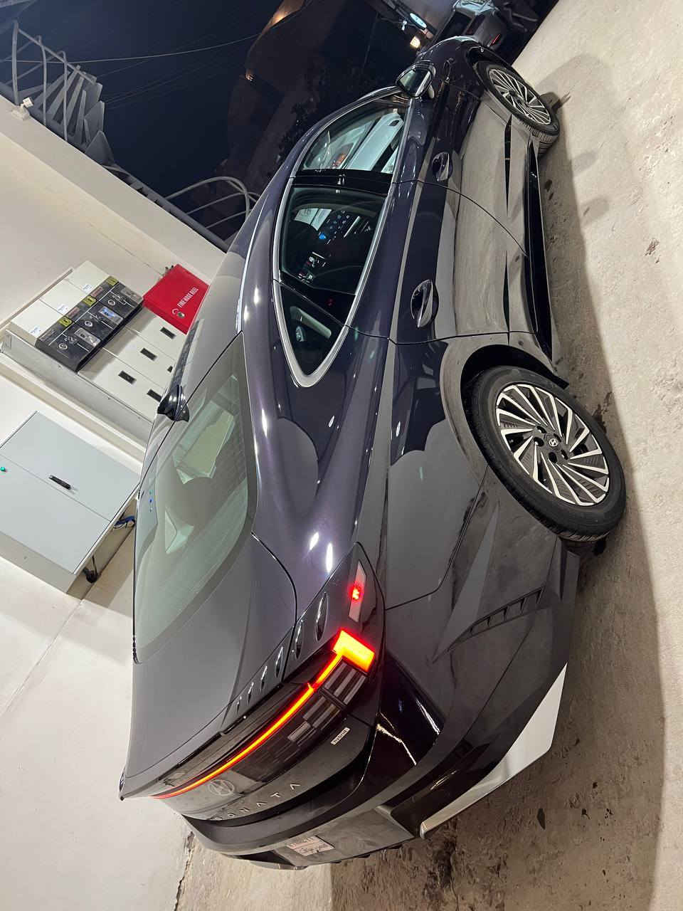 Sonata hybrid 2025
السلام عليكم 
سوناتا هايبرد ٢٠٢٥ 
مواصفات Sel
مكينة ٢٠٠٠ دوش
ماشية ٣٥ الف ميل 
صبغ قطعتين جاملغ و بنيد 
السيارة مرقمة بغداد و جاهزة 
المكان بغداد / حي الجامعة
للاستفسار 
***********
