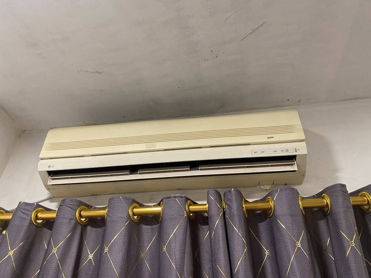 للبيع
طباخ مصري ب ٢٥٠ الف وبي مجال بسيط 
سبلت ٢ طن شغال ب ٢٢٥ الف وبي مجال بسيط 
مبرده ب ٧٥ الف وبيها مجال بسيط 
الموقع
بغداد
حي الخضراء مقابل العامريه 
للاستفسار 
***********
واتساب موجود
