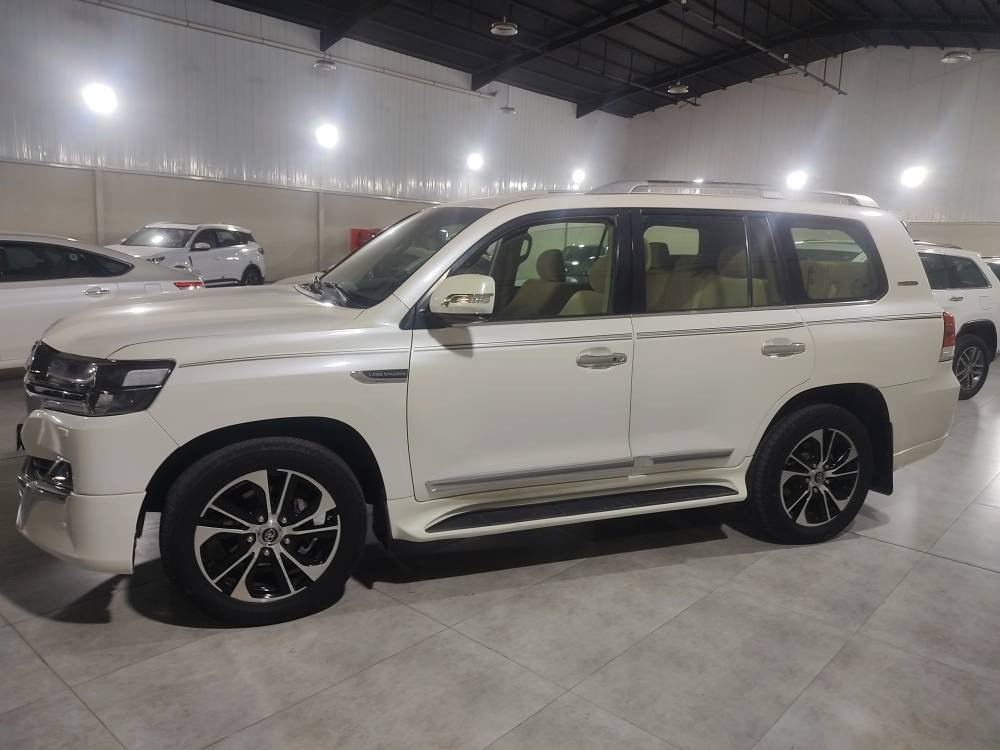 لاندکرۆس2009کراوە بە2020بی بۆیاخ بووە سێ پارچەکەی پیشۆی کراوە بەڕەش بۆ شکڵ گۆراو مەکینەو گیڕی بەشەرت سەنەوی تازە تایەی تازە مواسەفات gxrفول سعری303گەڵاو مەجالیکی کەم شوین سلیمانی ***********      *********** السليمانية, العراق
