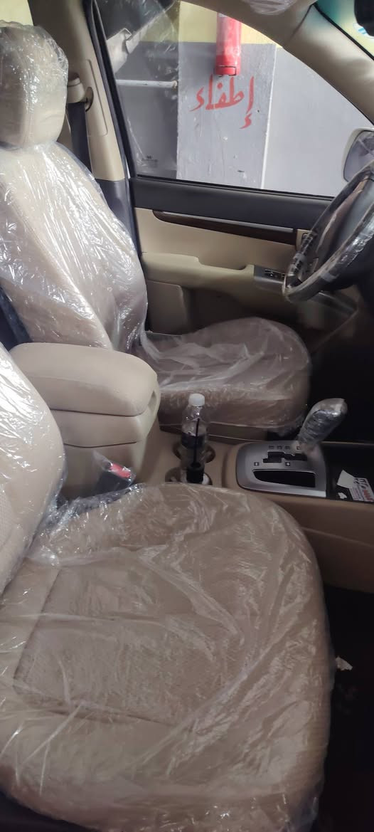 سنتافي ٢٠١١ خليجي فول
مكلف بالشنر 
تشغيل  بصمه تحكمات
7 راكب ثلاث قطع تبريد
رقم دهوك مسطرة
 سنوية وهزة باسمي 
ملاحظة  السيارة بيها فقط جاملغ امامي واحد بيه صبغ سعرها ١٤٠
***********
