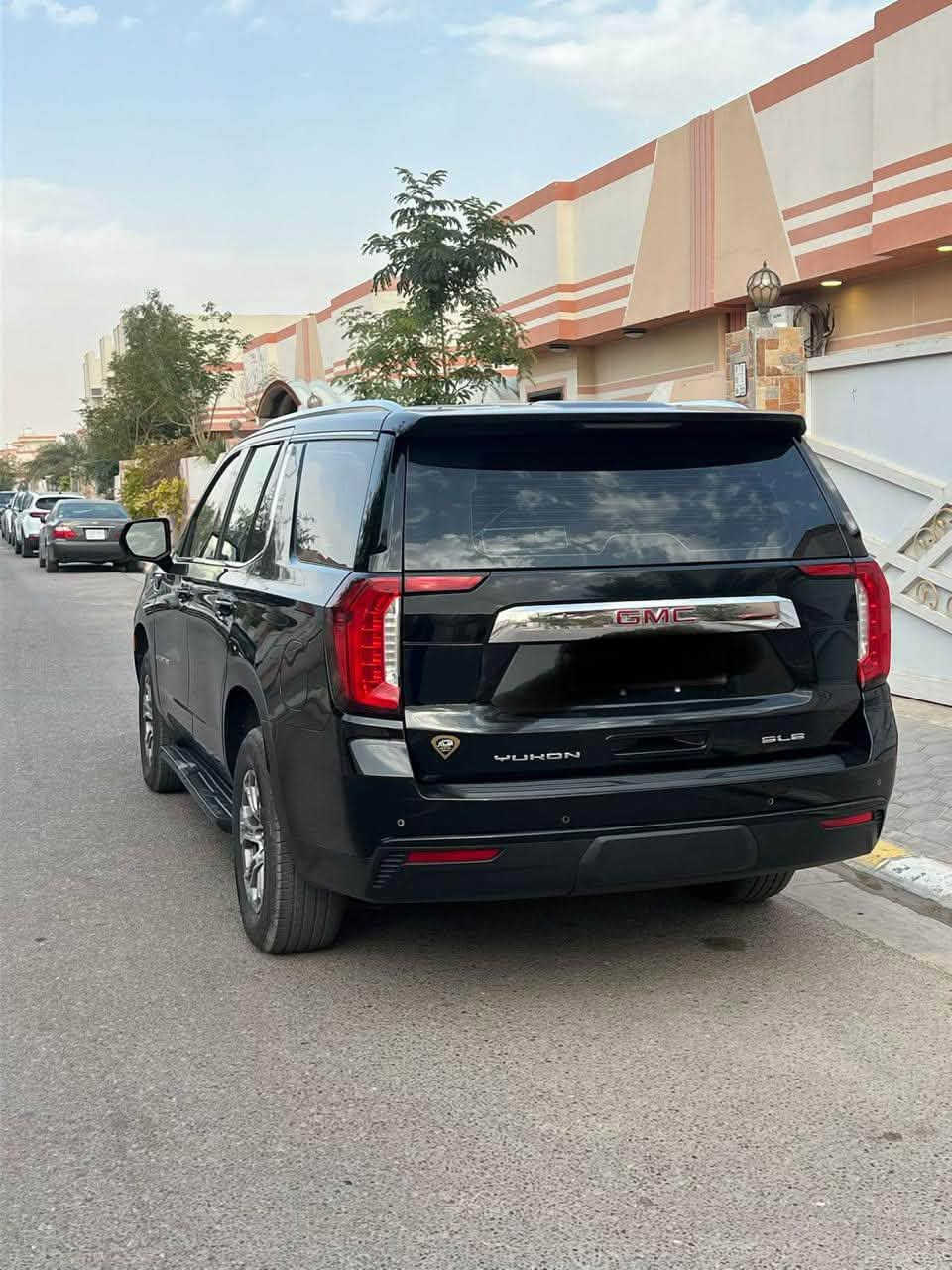 يوكن ٢١
لون اسود SLE 
خليجي مكفول ما عدا الجاملق الخلفي صفحة السائق بي بارد
السيارة جاهزة من كلشي 
ماشية ١١٢ الف 
سعرها ٤٢٠ وبيهة مجال لشراي
***********

