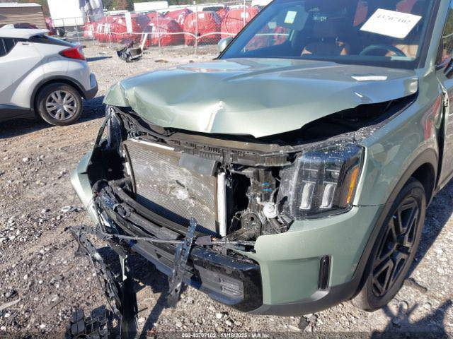 #للبيع
2024 KIA TELLURIDE SX 
الضرر:- موضح في الصور 
المسافة المقطوعة:- 21،736 mi
محرك:- 3.8L
سلندر:- 6 
للاستفسار الاتصال على 
***********
