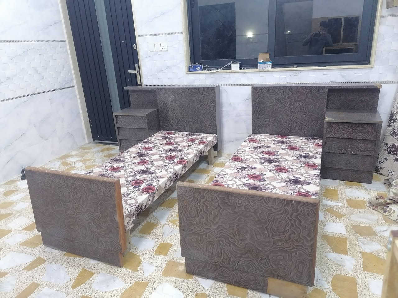 السلام عليكم تخت نفر العدد 2 للبيع
الارضية بلوك 6 ملم

النظافة 70 بالمية

العنوان موصل الجانب الأيمن حي المطاحن

***********

شراي ادفع سعر
