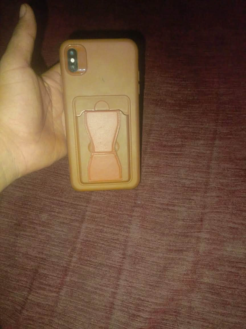 السلام عليكم                         للبيع ايفونs X 512GB 💎
اللون: ابيض
الحالة: جهاز نظيف بس الضهر بيه تشقق خفيف 
البطارية: 76% مبدلة فقط 
الذاكرة: 512GB 
باقي كلشي شغال فول فيس ايدي توقف بسبب طاح مني  + كاميرات شغاله 

السعر: 145,000
المكان: كربلاء حي السلام 

للتواصل: [***********] تواصل فيس او واتساب فقط

