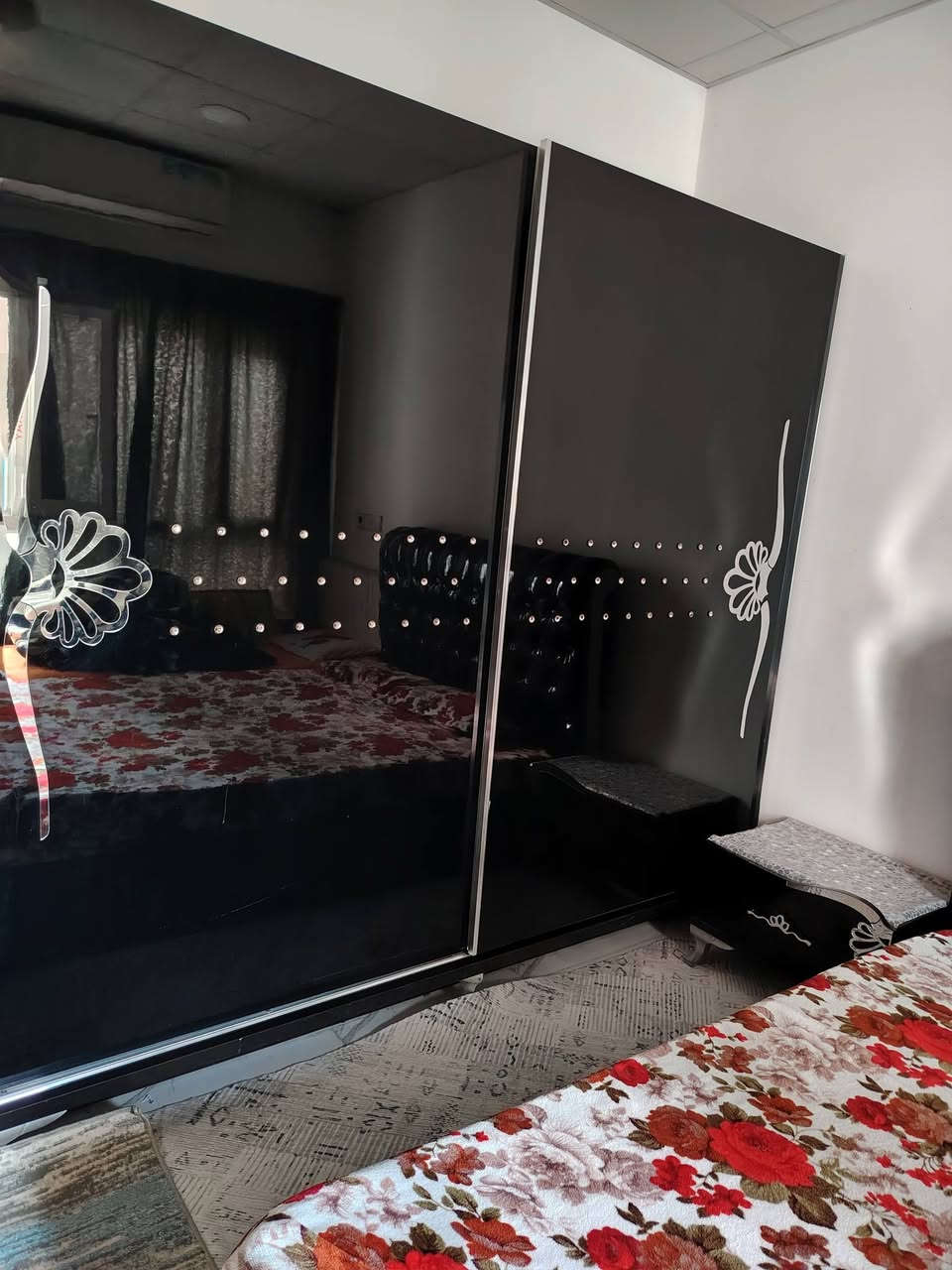 اثاث غرفة النوم مع المحتويات الاتصال على الرقم ***********
