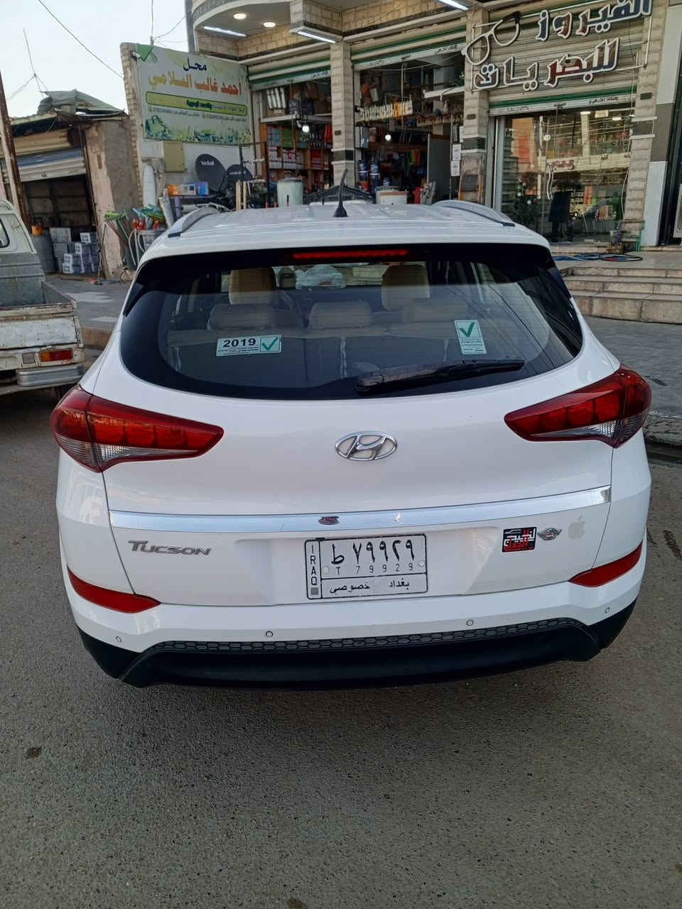 توكسان خليجي مكفوله كفاله عامه
2018
فول مواصفات

شاشه كبيره 
امري شفط
حساسات 
فول تحكمات 
ويل كب 

محرك كير صدر مكفولات بدون فتح 
السياره رقم بغداد  تحويل مباشر السعر 187 وبيه مجال تخم تاير جديد *********** وتساب*********** العنوان صلاح الدين الدجيل
