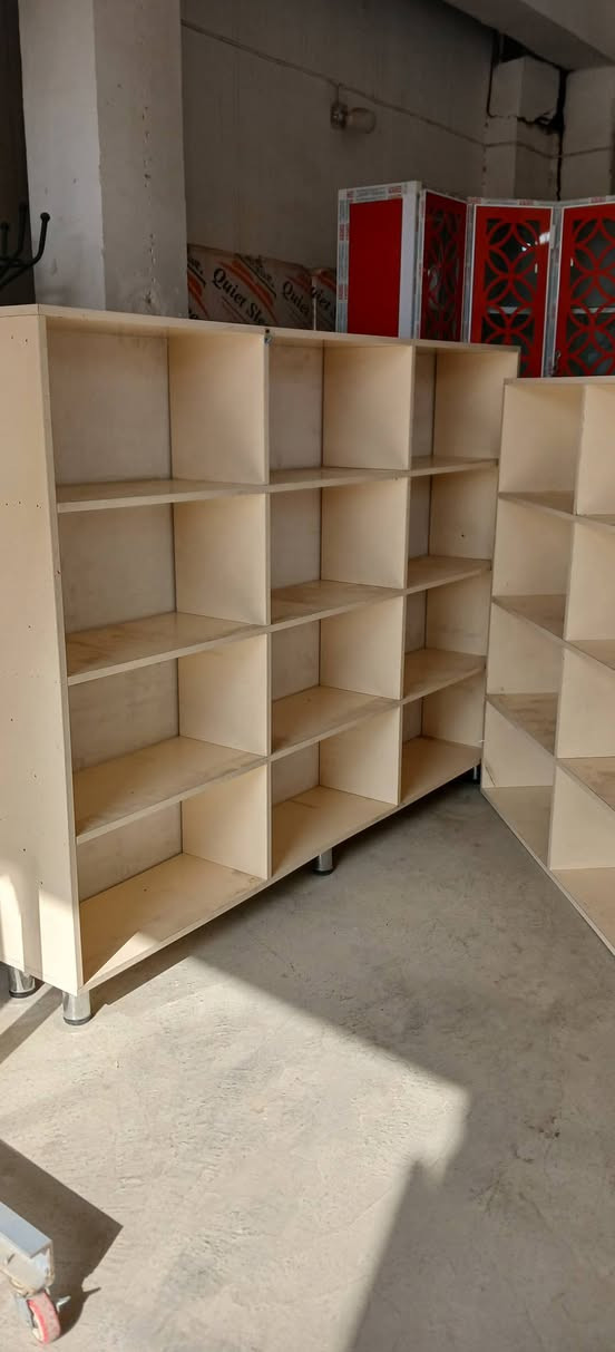 تتوفر رفوف محل كامل للبيع خشب ان دي اف / العنوان بيجي شارع المصرف مقابل مدرسة الفضيله للبنات / للاستفسار /*********** /***********
